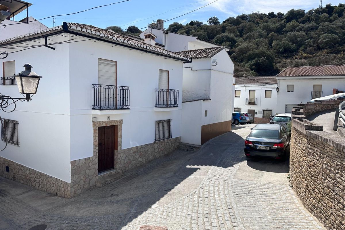 Beautiful house in Setenil de las bodegas — exterior view (image 1 of 10)
