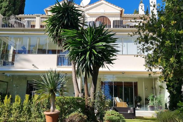 Exclusive townhouse facing the sea. — interior view (image 2 of 10)