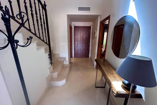 Fantastic Town House by Valle Romano Golf. — living area (image 4 of 10)