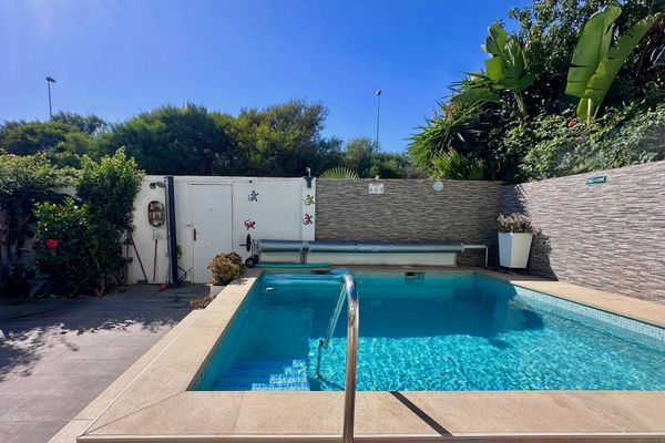 Spectacular home next to Duquesa port with a private pool and just 5 minutes from the beach. — detail (image 3 of 10)