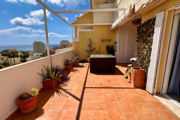 Magnificent apartment in Puerto Alto urbanisation — interior view (image 2 of 10)