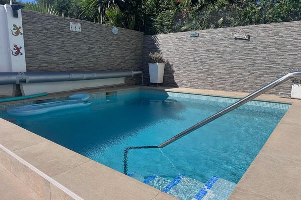 Spectacular home next to Duquesa port with a private pool and just 5 minutes from the beach. — interior view (image 2 of 10)