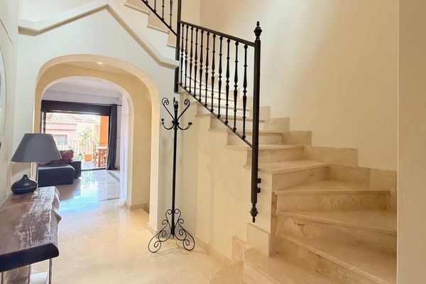 Fantastic Town House by Valle Romano Golf. — detail (image 3 of 10)