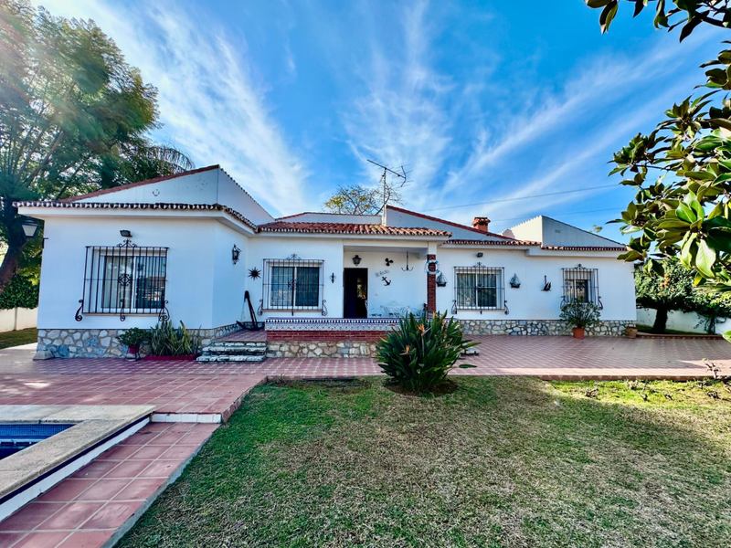 Exclusive independent house in the best area of Alhaurín de la Torre.