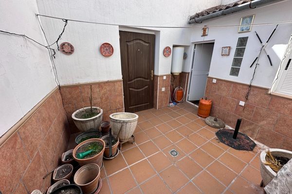 House in the heart of Setenil, in a quiet area with many possibilities. — interior view (image 2 of 10)